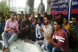 students of agricultural college on fast unto death in indore