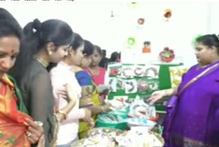 construction-minister-ashok-chavan-s-daughters-launches-stall-at-kusum-festival