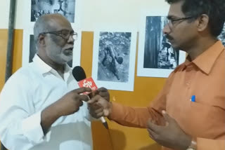 etv bharat reporter jivan sontakke discuss best photography topics with padmashri photographer sudhakar Olwe