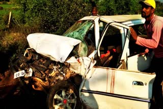 2  died in a road accident in bemetara