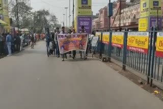 BJP workers are on their way to Dharmatala from Howrah