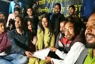 अंबा प्रसाद JPSC अभ्यर्थियों के आंदोलन में हुई शामिल, कहा- सीएम से परीक्षा रद्द करने की मांग करूंगी