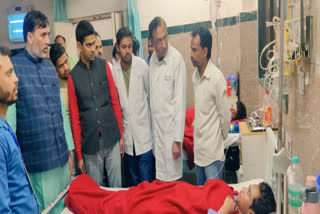 gopal rai met patients of delhi violence at gtb hospital in delhi