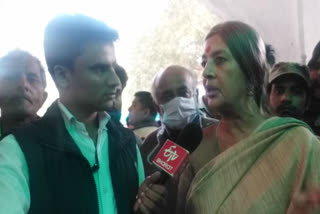 brinda karat met patients of delhi violence at gtb hospital in delhi