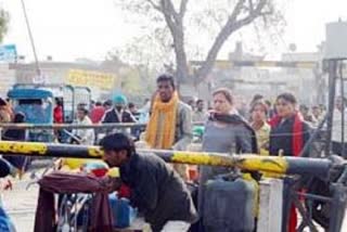 people-not-taking-lessons-from-ludhiana-railway-accident-crossing-the-gate-endangering-your-life