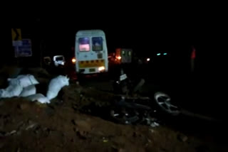 mumbai pune expressway accident, 5 death