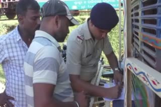 New vehicle act in action for 2nd day, jajpur latest news, traffic checking in jajpur, ଯାଜପୁର ଲାଟେଷ୍ଟ ନ୍ୟୁଜ୍‌, ୟାଜପୁରରେ ଟ୍ରାଫିକ ନିୟମ କଡାକଡି, ଦ୍ବିତୀୟ ଦିନରେ କଡାକଡି ନୂଆ ମୋଟର ଯାନ ଆଇନ