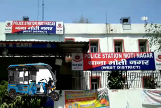 Thieves steal e-rickshaws in Moti Nagar two arrested
