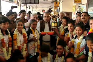 Women's hockey team received a grand welcome