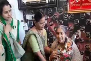 PM Modi's wife Jashoda Ben Dewas reached