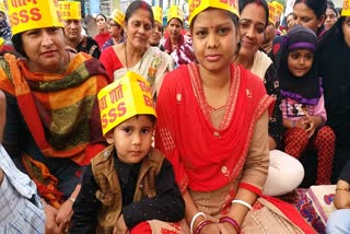 teachers protested with family in samastipur