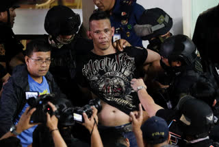 Hostages from Manila mall released, gunman surrenders