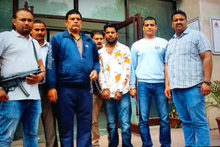 delhi police arrest snatcher who theft in VIP areas