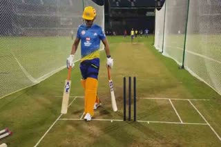 dhoni-begins-batting-practice-with-csk-jersey