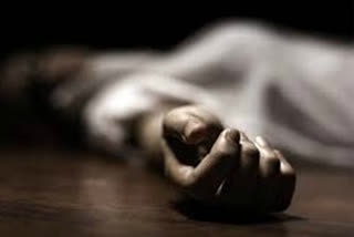 suspected death of woman falling from roof in noida