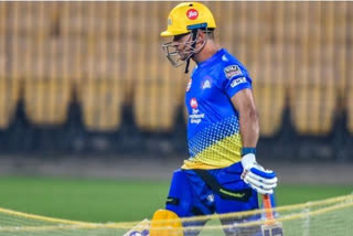 Dhoni gets rousing reception as he hits the nets during CSK's first training session