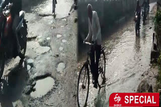 Road condition is bad near Khedi Baba Bridge at Dwarka in delhi