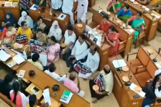 protest-by-congress-and-jds-corporator-at-council-meeting