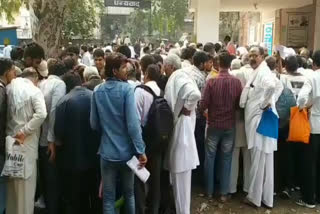 farmers long line for compensation in rewari