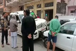 कोटा की कबर, SUV hit two cars