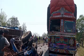 Truck collides with a brick-filled tractor in seoni