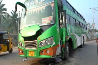 bus crush road divider in jajpur