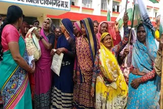 Women come to collectorate with their problems in Tikamgarh