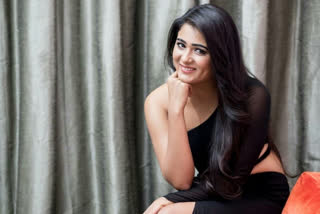 Shalini pandey photo gallery