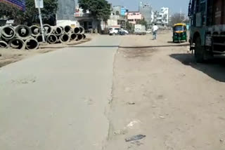 The road construction work has been stopped in the middle, by making a part road in dwarka district