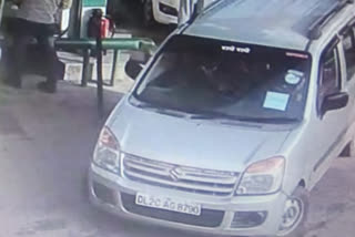 A young man's mobile has been stolen on a CNG pump.