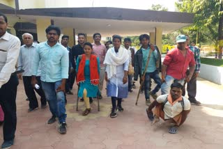 divyang-siege-the-collectorate-on-the-demands-in-narsinghpur