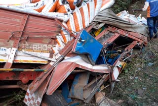 Fertilizer lorry accident in chikkamagaluru