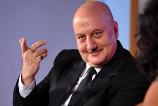 Anupam Kher asks people to say namaste and avoid spreading coronavirus. Viral video  'ഇനി മുതല്‍ നമസ്തേ പറയാം...' കൊവിഡ് 19 വ്യാപനം തടയാന്‍ മാര്‍ഗ നിര്‍ദേശവുമായി അനുപം ഖേര്‍  അനുപം ഖേര്‍  നടന്‍ അനുപം ഖേര്‍  കൊവിഡ് 19  Anupam Kher  say namaste and avoid spreading coronavirus  Viral video