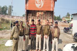 Police caught liquor smuggler in satna