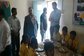 central-team-inspects-government-school-in-vidisha