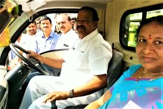 Korutala MLA vidyasagar rao drives municipality auto at metpalli