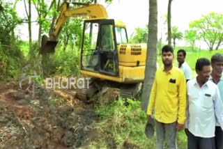 Clearing the lake in mandya