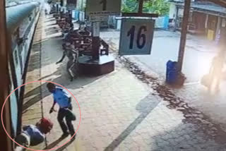 young-man-was-injured-when-he-fell-on-a-platform-while-getting-off-the-train