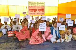 Protest at lastgate by women during budget session