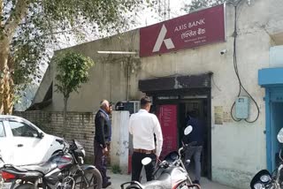stolen attempt in Axis Bank gohana