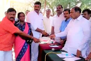 kalyana-lakshmi-cheques-distributed-by-mla-madan-reddy-in-medak