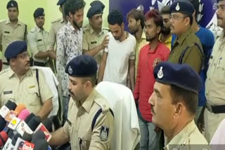 Police arrested bike thief gang IN Tikamgarh