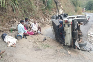 Coimbatore road accident  two dead in Coimbatore road accident  accident  Coimbatore accident latest news  കോയമ്പത്തൂരിൽ ജീപ്പ് കൊക്കയിലേക്ക് മറിഞ്ഞ് രണ്ട് മരണം  ജീപ്പ് കൊക്കയിലേക്ക് മറിഞ്ഞ് രണ്ട് മരണം