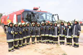 KIA’s 14 women brigade  displays mock firefighting  Bangalore International Airport Limited (BIAL)  Kempegowda International Airport(KIA)  demonstrating mock firefighting  14-member female firefighting team  total of 265 firefighters  emergency rescue  അന്താരാഷ്ട്ര വനിതാ ദിനം  വനിതാ അഗ്നിശമന സേന  മോക് ഡ്രില്‍  കെമ്പഗൗഡ അന്താരാഷ്ട്ര വിമാനത്താവളം