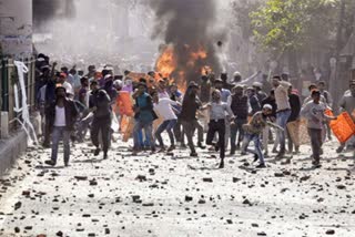 دہلی تشدد: ڈپٹی کمشنر ہوئے بھیڑ کا شکار