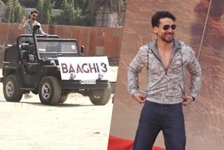 Tiger Shroff unveils Baaghi hoarding