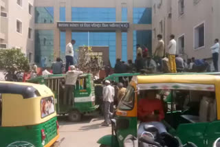 citu and auto drivers protested against ban on auto-tampo in gwalior