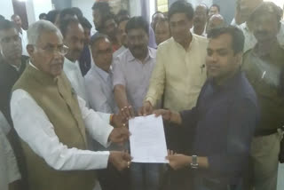 mla-sitasharan-sharma-submitted-memorandum-to-sdm-in-hoshangabad