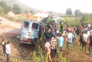 truck-bus-accident-in-satna