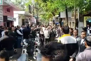 Two sides of lawyers clashed in Ghaziabad court